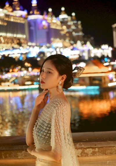 欧美男模内裤晨勃图_不卡在线观看